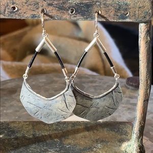 🌹Silpada Silver and Black Dangle Earrings